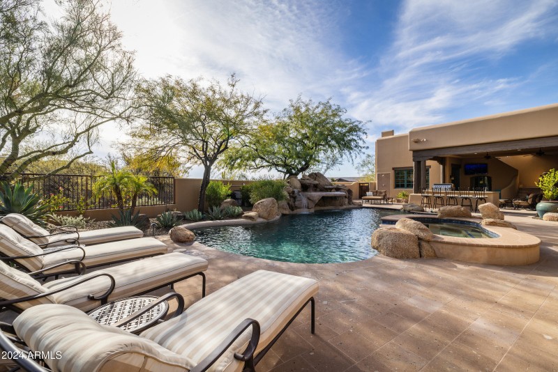 Relax and enjoy the yard