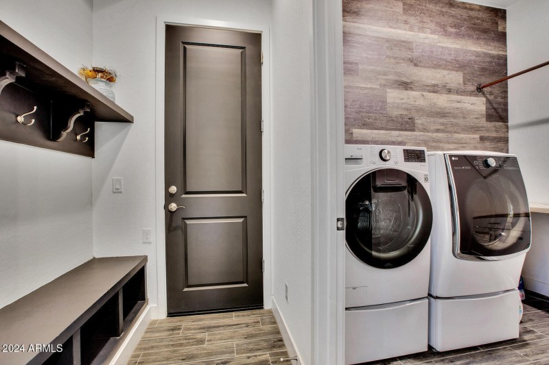 Garage Entry/Nook