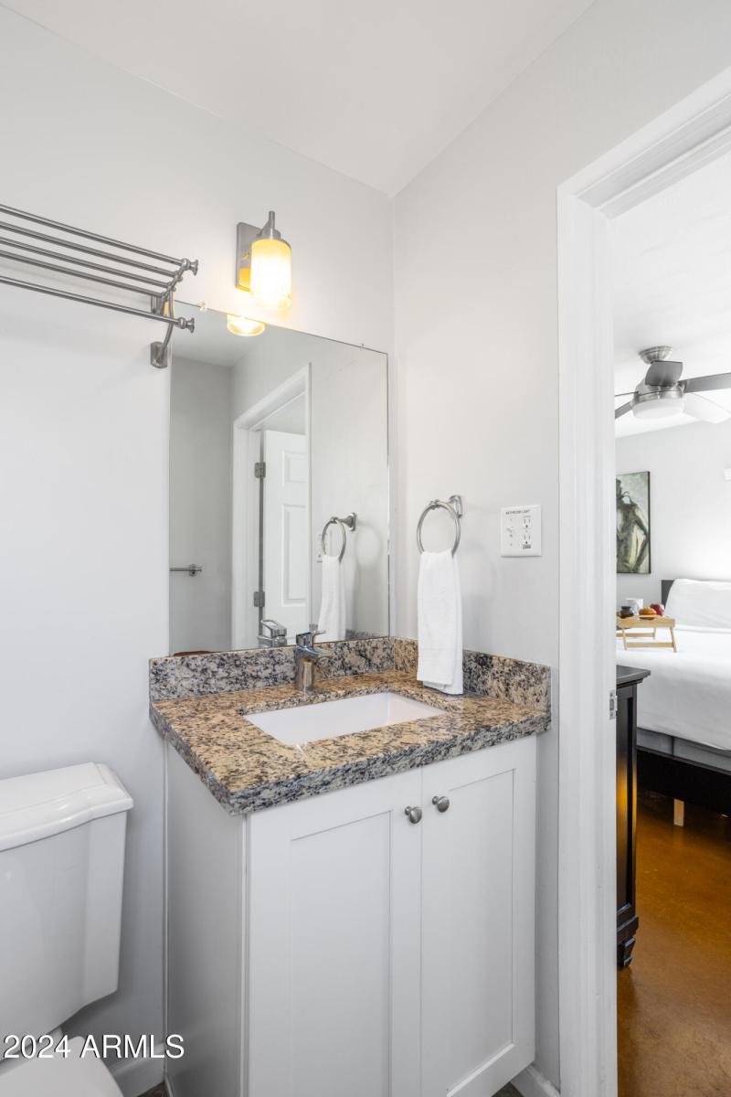 PropertyImageCo_7702EVerdeLn_WEB13