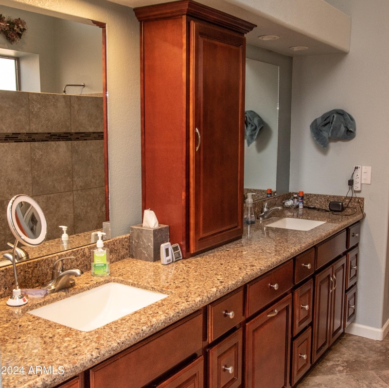 MASTER BATH - DUAL SINKS