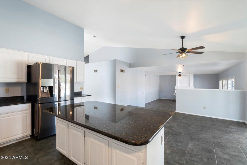 Kitchen Island/Brkfast Bar