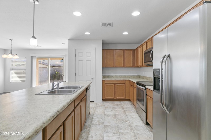 15 - Kitchen