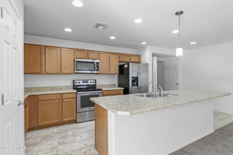 17 - Kitchen