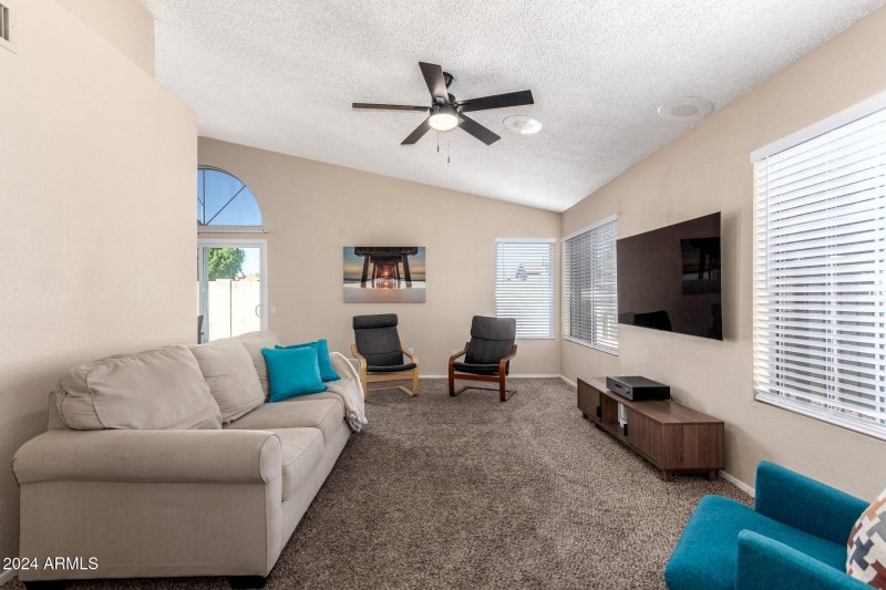 GR with new fan & blinds