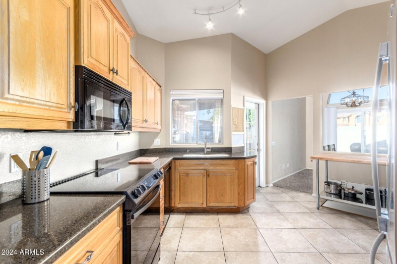 Access to both patios