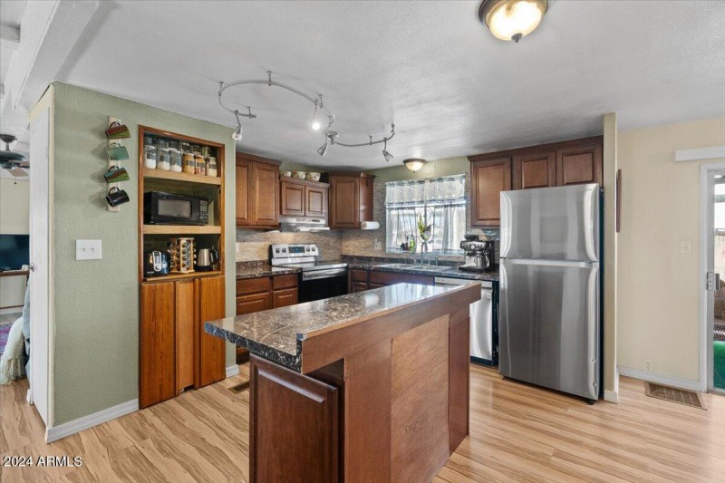 09-Kitchen
