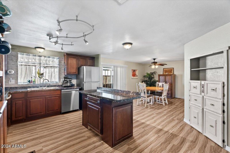 12-Kitchen