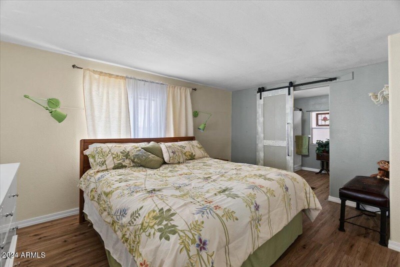 20-Primary bedroom