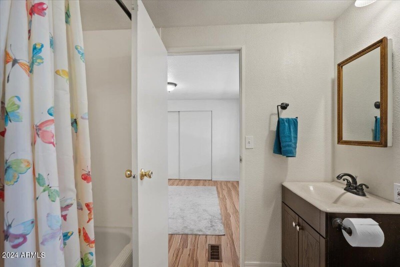 27-Full bath & Laundry