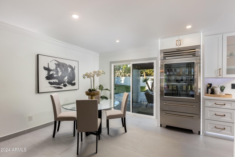 INFORMAL DINING