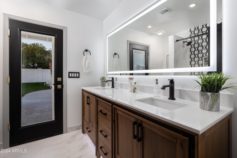 2ND BATHROOM