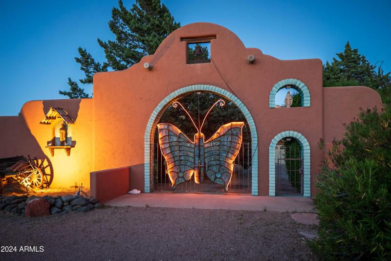 JL_3875NStagecoachRd-Entrance&Gate-05