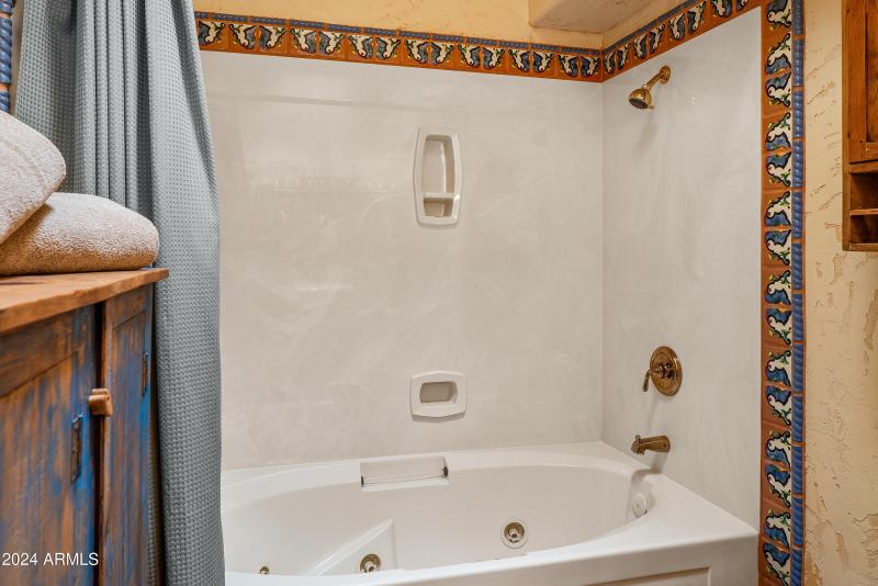 JL_3875NStagecoachRd-MonarchRoom-09