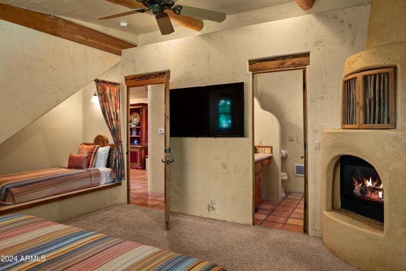 JL_3875NStagecoachRd-GossamerWing-03