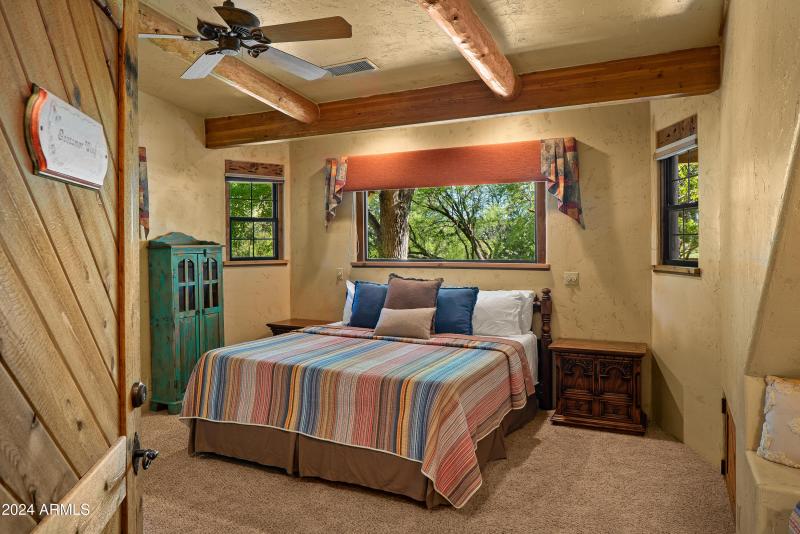 JL_3875NStagecoachRd-GossamerWing-01