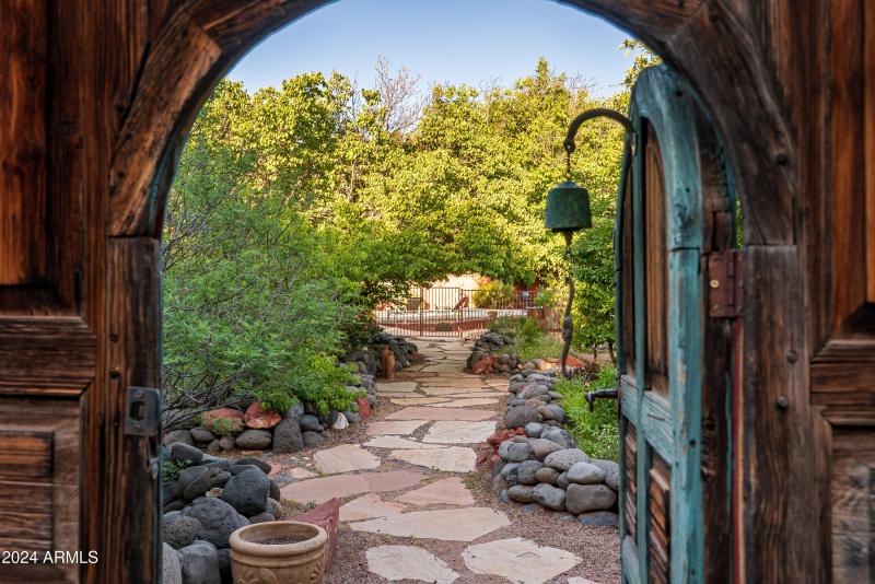 JL_3875NStagecoachRd-GardenPoolDock-02