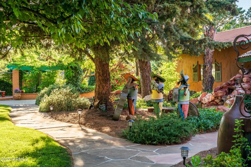 JL_3875NStagecoachRd-Home&Lawn-07