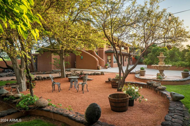 JL_3875NStagecoachRd-Home&Lawn-05