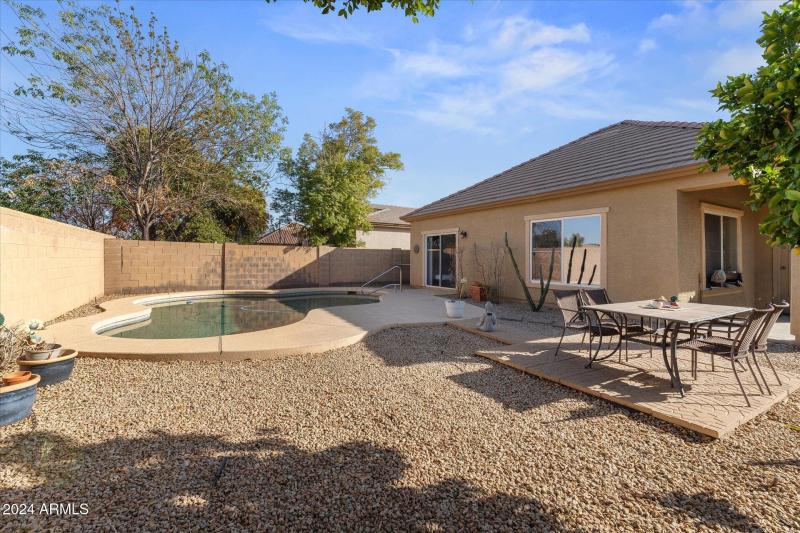 26-026-rear-exterior