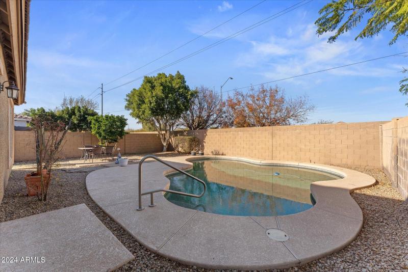 27-027-rear-exterior