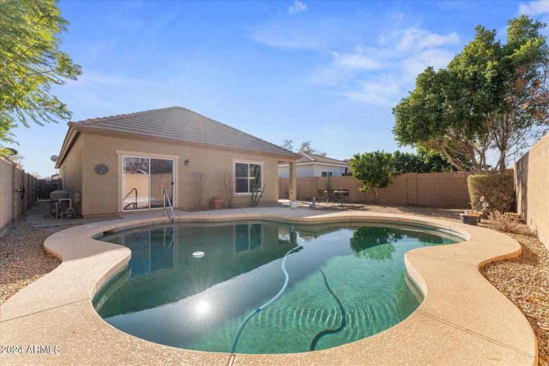 28-028-rear-exterior