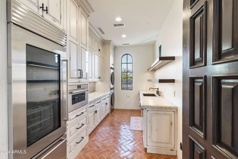 20-Butler_s Pantry