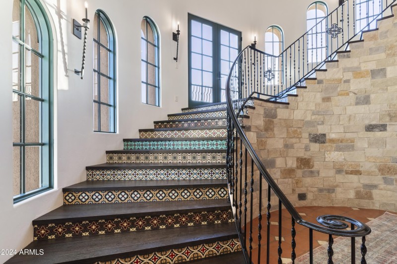 37-Staircase