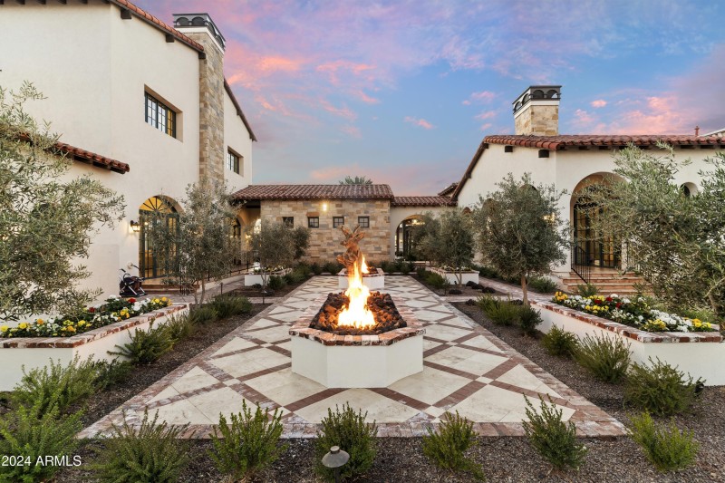 85-Courtyard