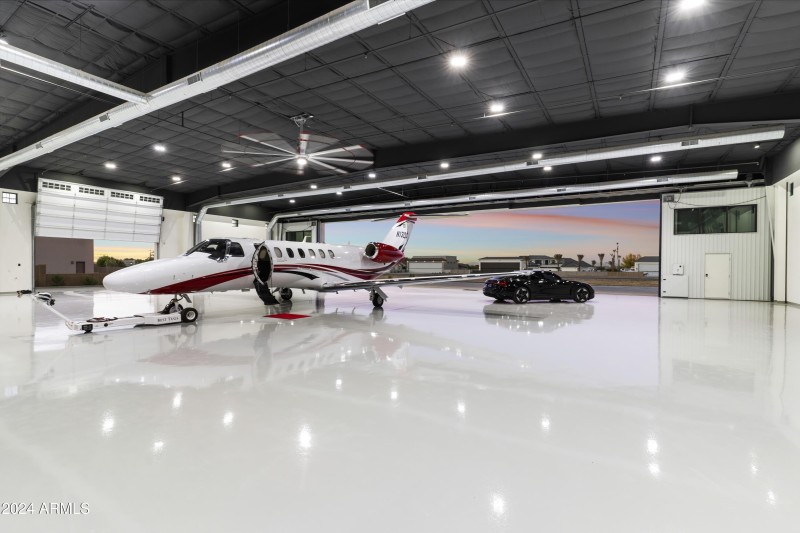 106-Airplane Hanger (1)