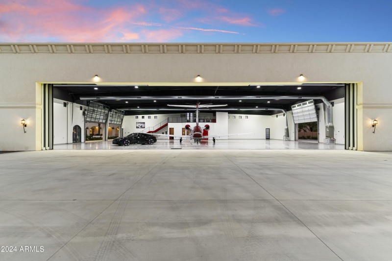 109-Airplane Hanger