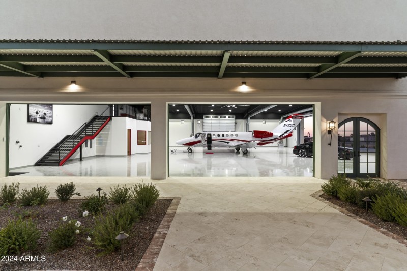 107-Airplane Hanger