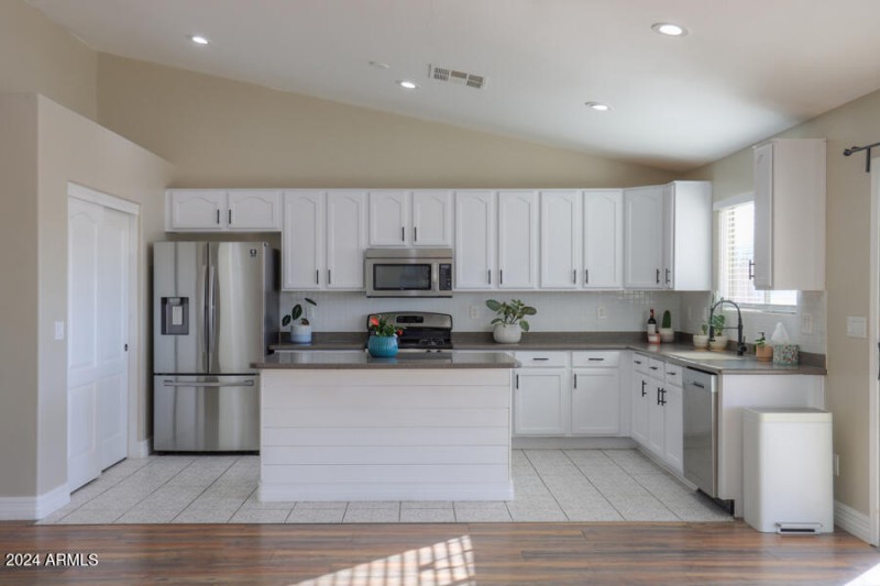 Full kitchen