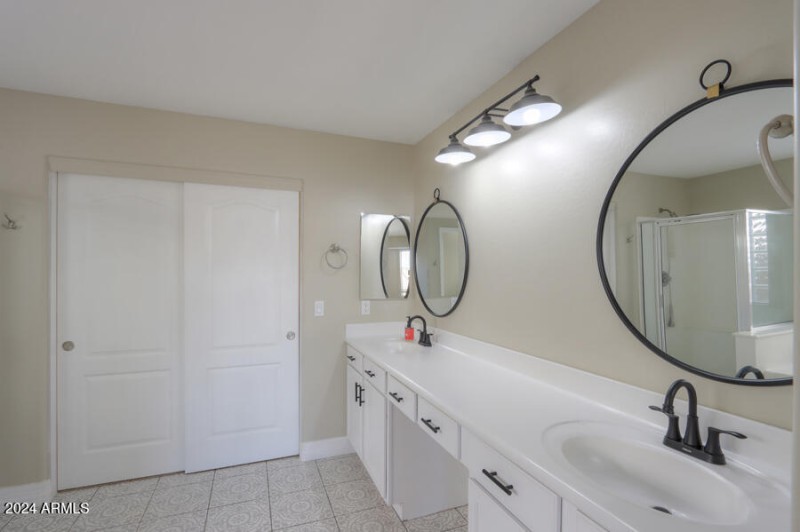 Ensuite double sinks