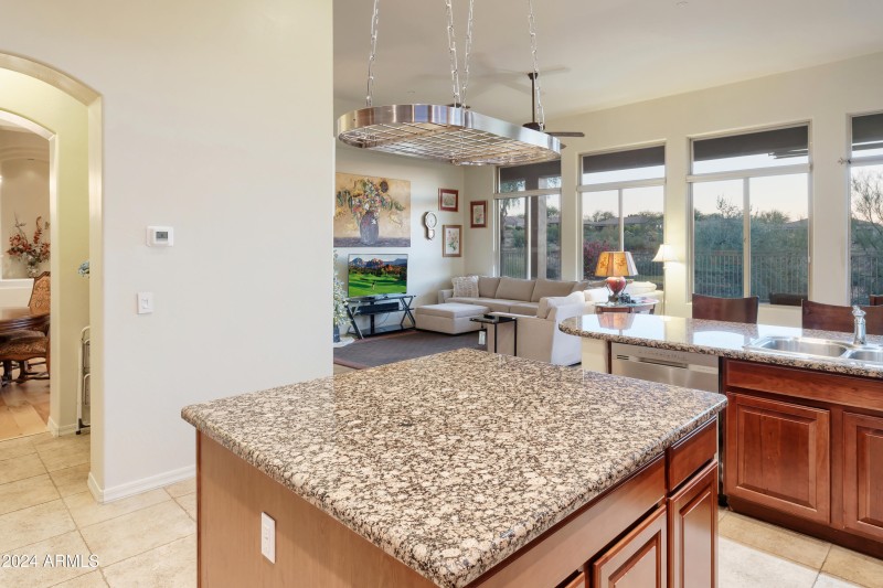16_11157 E Greenway Rd