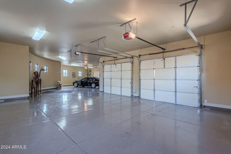 Oversized 4+ Car Garage
