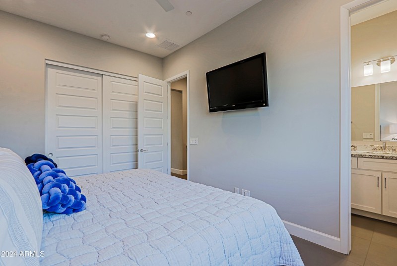 2nd Bedroom Suite 2