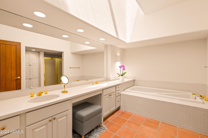 Primary bath