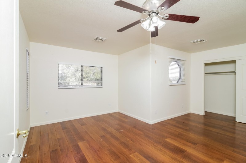 017-photo-bedroom-14231676
