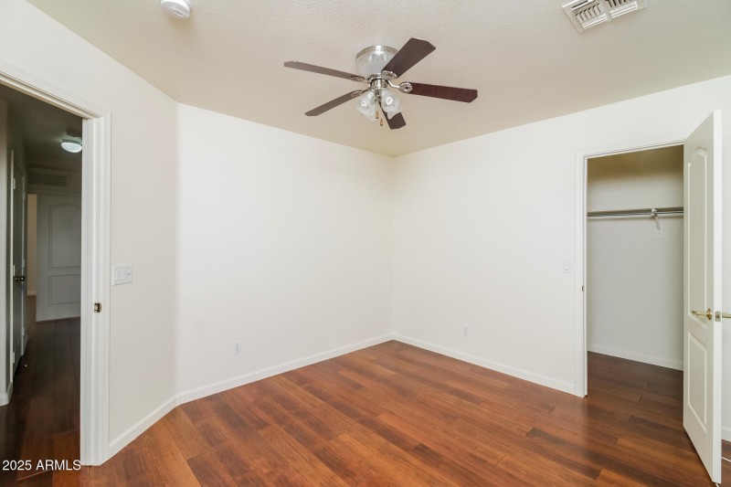 016-photo-bedroom-14231675