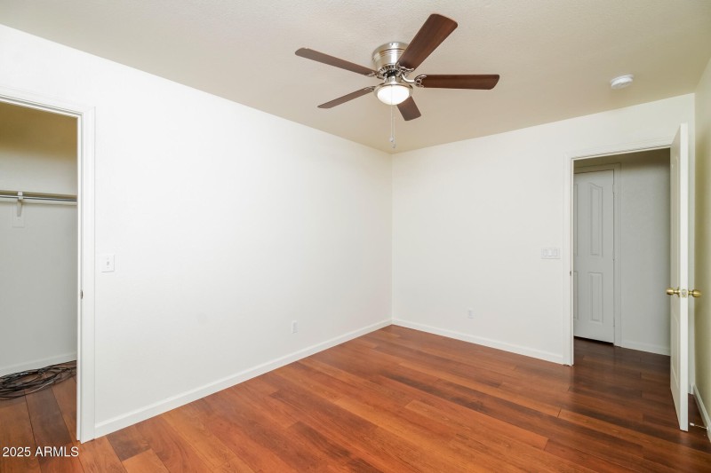 015-photo-bedroom-14231674