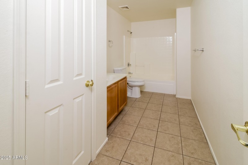 014-photo-main-bathroom-14231673