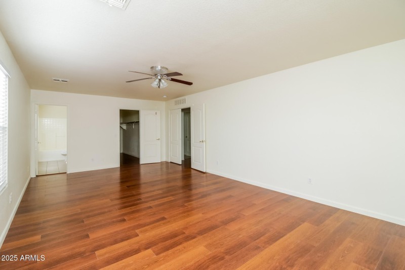 012-photo-main-bedroom-14231671