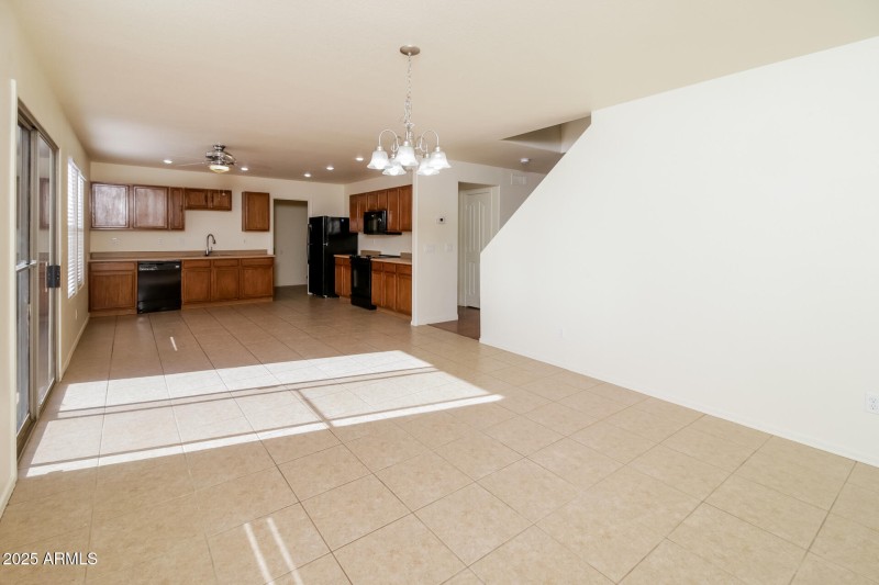 008-photo-dining-room-14231683