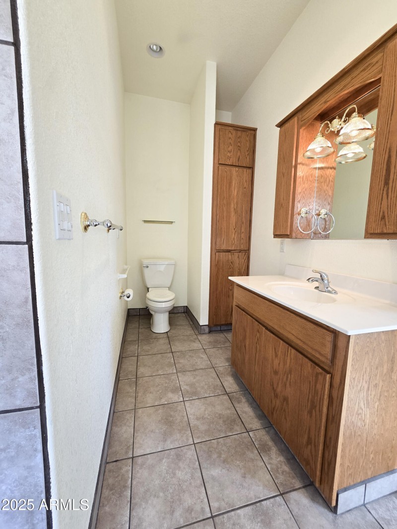Front Bedroom Bath
