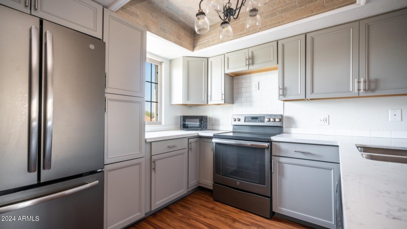 2020 W Union Hills Dr Unit 246-9