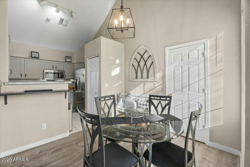 Dining & Kitchen