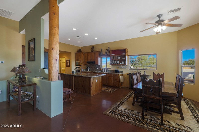 Eat-in Kitchen