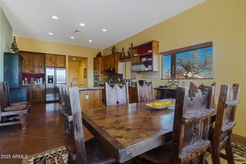 Eat-in Kitchen