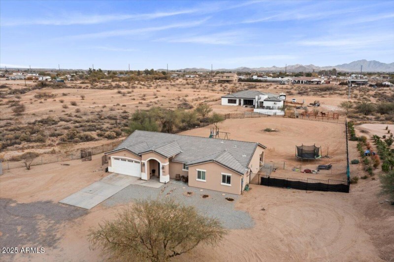 04-Aerial front of home