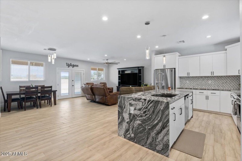 11-Entry & Kitchen